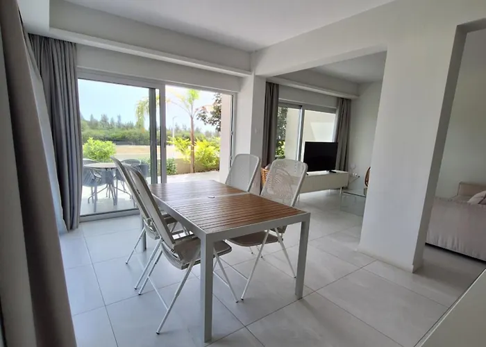 Emerald Apartament Protaras